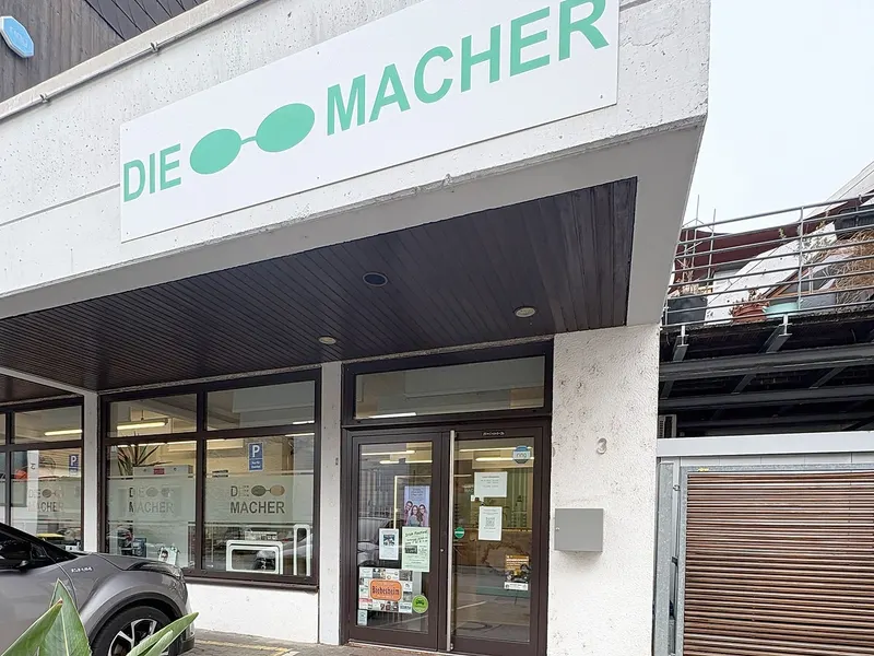 Eingang des Optikers Die Brillenmacher in der Rathausgasse 3 in Biebesheim am Rhein